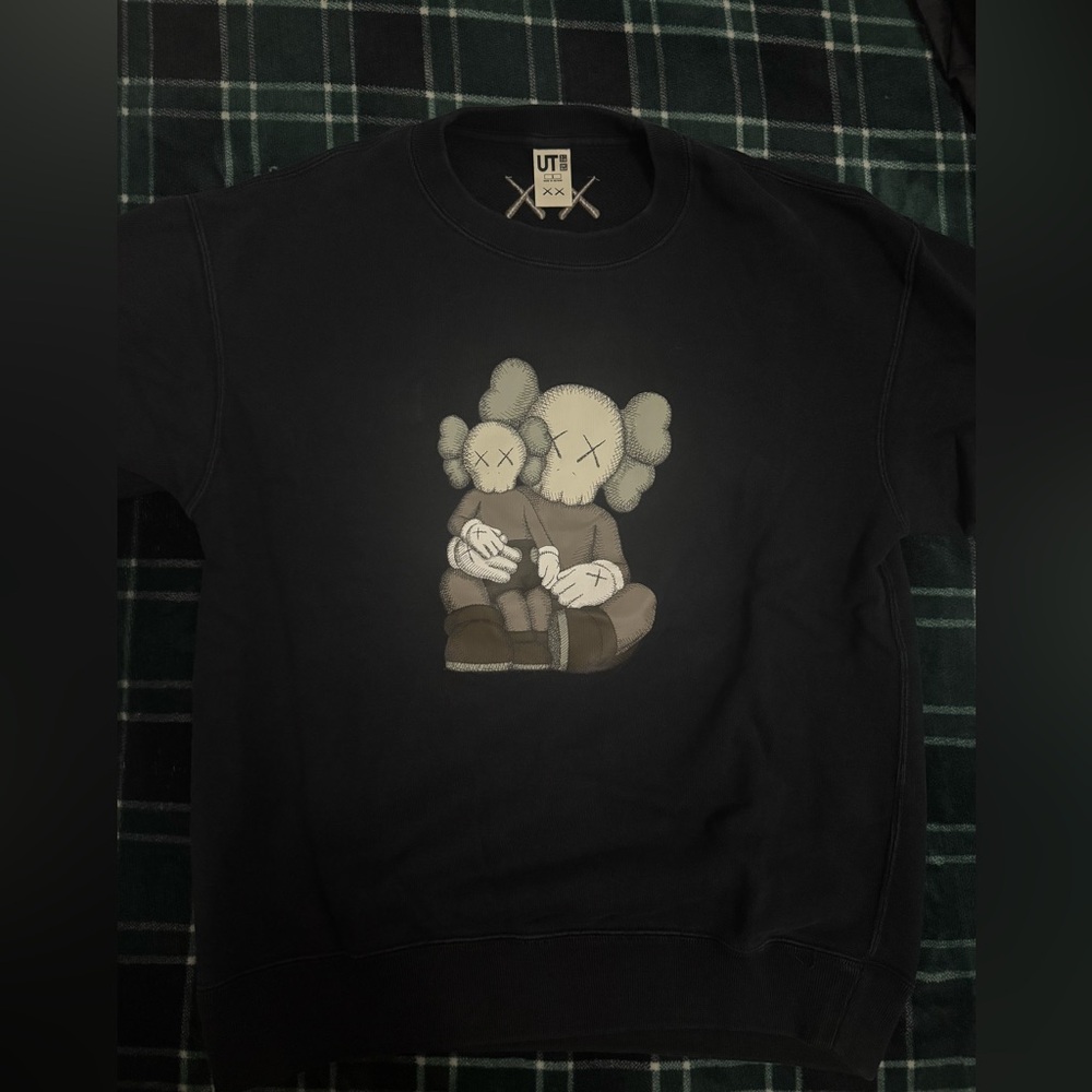 Uniqlo Black Graphic Crewneck Sweater